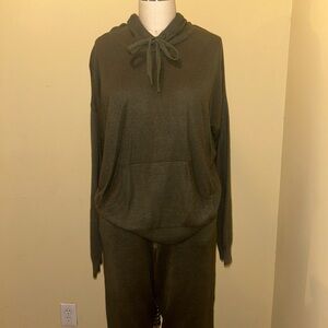 New York & Company Olive Green Lounge Jogger Set